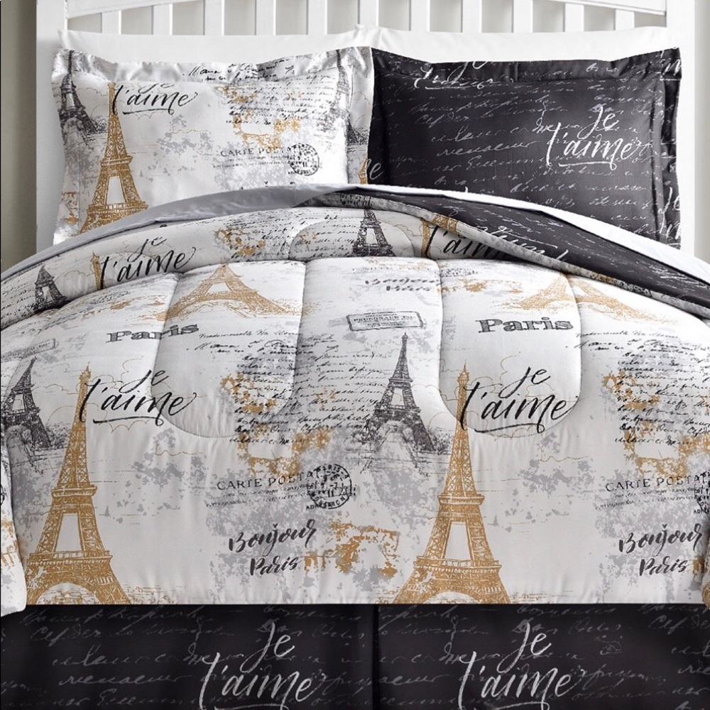 Brand new Queen size 8-piece bed in a bag